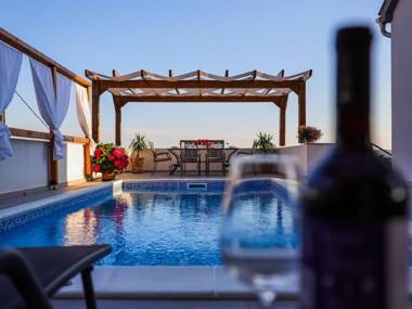 Lovely Holiday Home with Private Swimming Pool