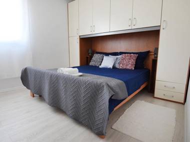 Lovely apartment with great sea view terrace nice garden directly on the beach