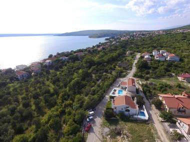 Modern Apartment with Private Pool in Maslenica