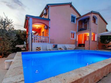 Beautiful Holiday Home in Maslenica near Beach"