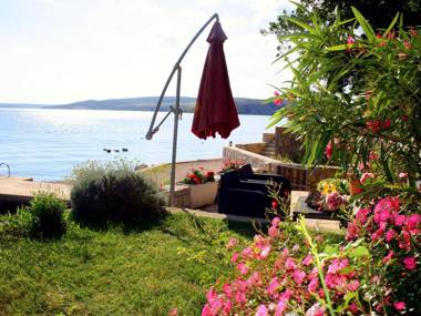 Charming Apartment in Maslenica with Balcony