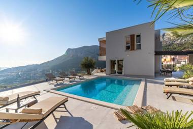 Luxury Villa 7th Heaven with heated pool hot-tub gym panoramic views on town Split