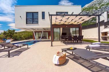 New and stylish Villa Bruna with 32sqm heated pool sauna billiard and media room