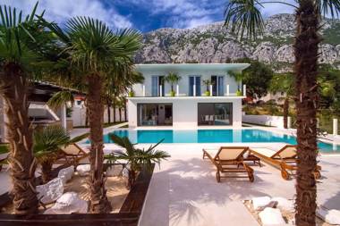 Villa Caribic with 72sqm private pool whirlpool sauna outdoor lounge area