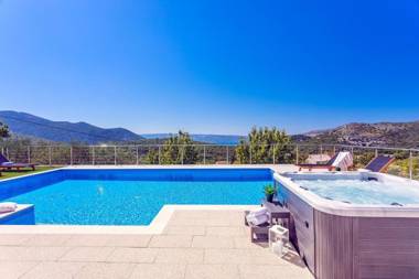 Villa Flora with a 53 sqm private pool with Cinema room with projector and 4 en-suite bedrooms