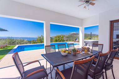 Villa Flora with a 53 sqm private pool with Cinema room with projector and 4 en-suite bedrooms