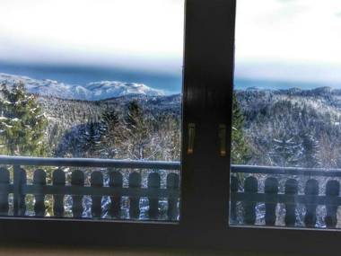 Secluded Holiday Home with Jacuzzi in Kozji Vrh