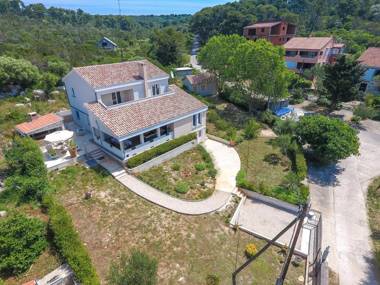 Beachfront Holiday House Kaliope