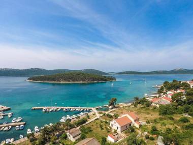 Beachfront Holiday House Zita