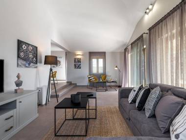 Gorgeous villa with pool and terrace surrounded by nature !