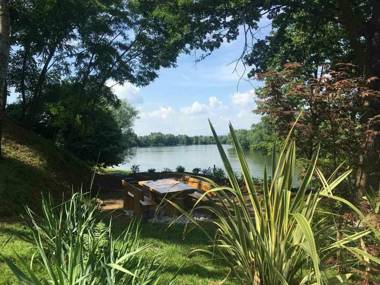 Amazing chalet with private garden jacuzzi sauna great location by the river