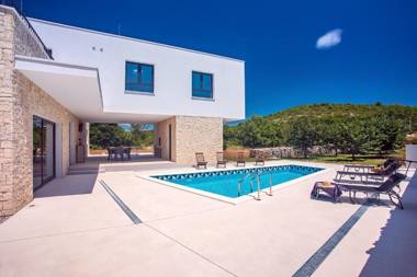 Modern Villa M30 with private pool 3 en-suite bedrooms