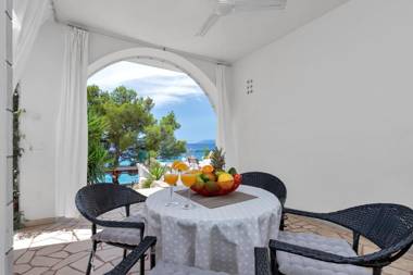 Beachfront Apartment NIVES