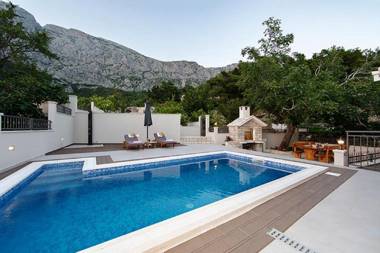 Holiday house Alina with heated Pool