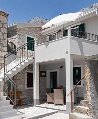 Holiday house Alina with heated Pool