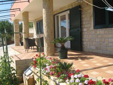 Apartments Hari Tisno