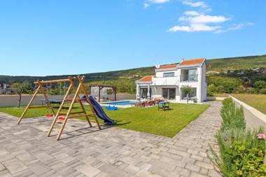NEW Villa Anja is a 4 bedroom villa with a 32 sqm heated pool near Imotski
