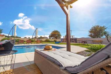 NEW Villa Anja is a 4 bedroom villa with a 32 sqm heated pool near Imotski