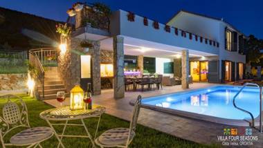 Villa Four Seasons heated pool and 3 en-suite bathrooms