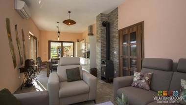 Villa Four Seasons heated pool and 3 en-suite bathrooms