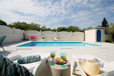 VILLA TUGARKA private pool fitness play-house great for families max 6 per.