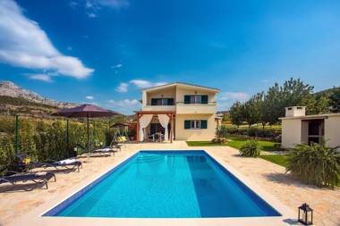 VILLA ROKO with 4 bedrooms 32sqm private pool