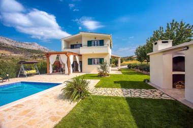 VILLA ROKO with 4 bedrooms 32sqm private pool