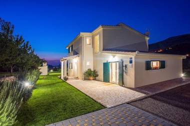 VILLA ROKO with 4 bedrooms 32sqm private pool