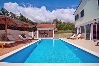 VILLA STOZAK private heated pool cinema room and sauna 7 km from beach