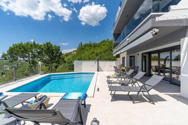 Villa Neda Heated Pool Hot-tub Sauna 3 bedrooms