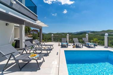 Villa Neda Heated Pool Hot-tub Sauna 3 bedrooms