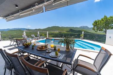 Villa Neda Heated Pool Hot-tub Sauna 3 bedrooms