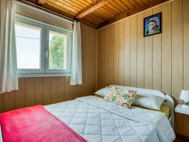 Exotic Holiday Home in Tribanj Kru ica near the Sea