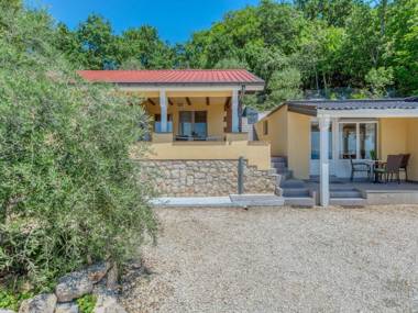 Exotic Holiday Home in Tribanj Kru ica near the Sea