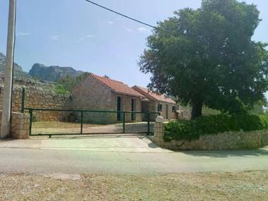 Charming Holiday Home in Seline with Garden