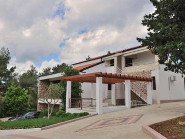 Fantastic holiday home with amazing garden private pool directly on the beach!