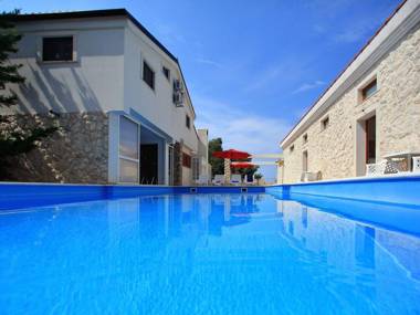 Fantastic holiday home with amazing garden private pool directly on the beach!