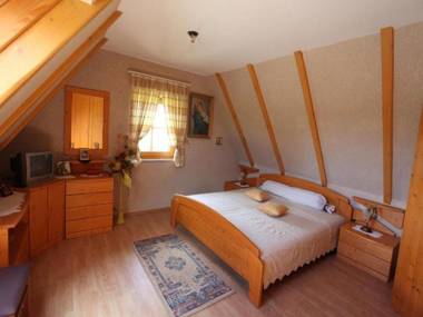 Holiday Home Grga-Three Bedroom House with Swimming Pool