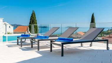 Exclusive Villa Mative