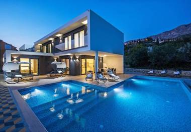 Villa Luce a luxury villa in Dubrovnik tennis court