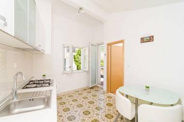 Apartments and rooms Bari
