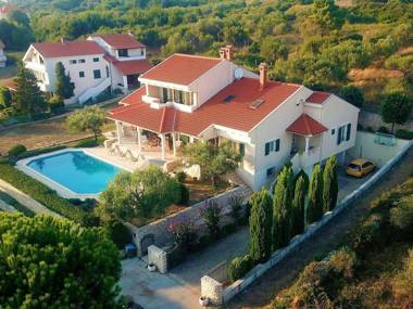 Beautiful villa Clara with a swimming pool in Kozino near the sea