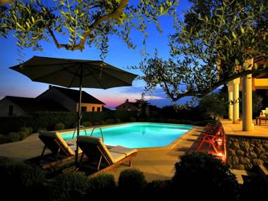 Beautiful villa Clara with a swimming pool in Kozino near the sea