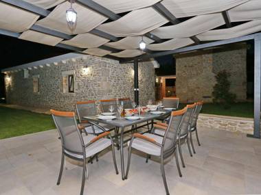 Spacious Villa in Prkos with Private Swimming Pool