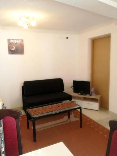 One bedroom appartement at Jadranovo 200 m away from the beach with furnished garden and wifi