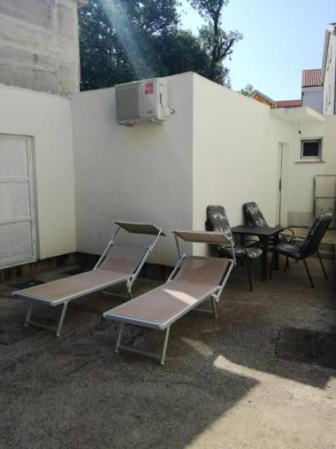 One bedroom appartement at Jadranovo 200 m away from the beach with furnished garden and wifi