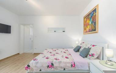 Apartment Complex Jelena