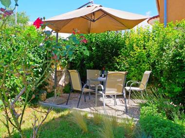 Comfortable apartment with covered terrace and fenced garden