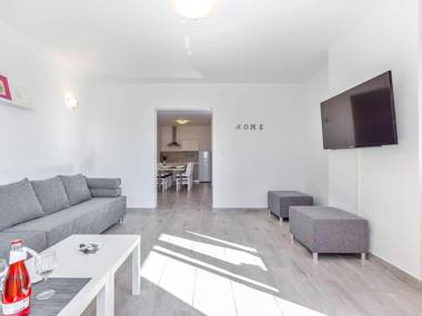 Peaceful Villa in Dramalj with bubble bath