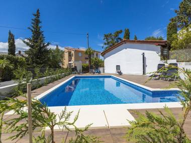 Adorable apartment with swimming pool and private terrace